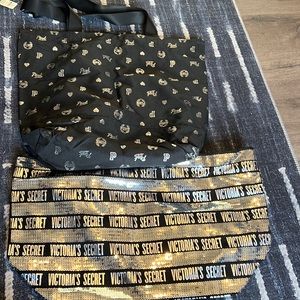 PINK/ Victoria’s Secret tote bags
